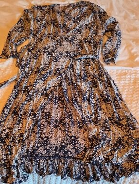 Smash + Tess Navy and Cream Floral Wrap Dress Large